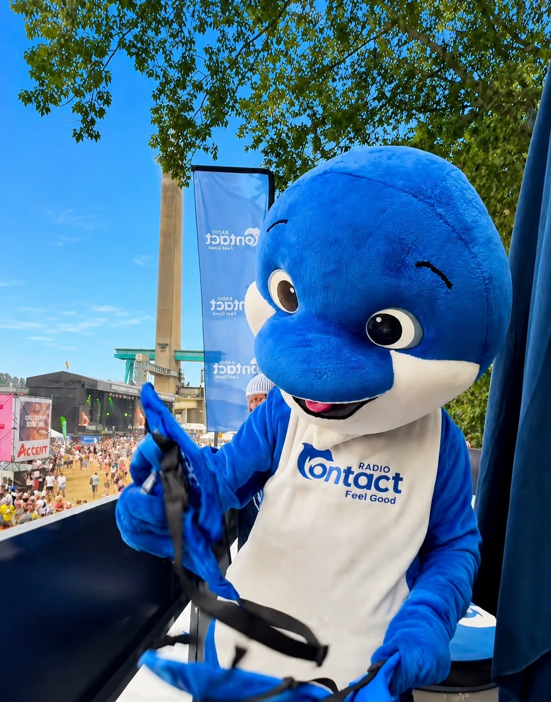 Mascotte accompagnée par les équipes Exception2 sur un événement grand public